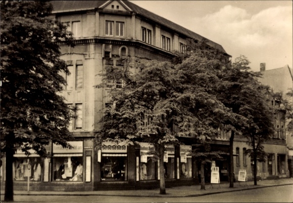 Postcard Bitterfeld in Saxony-Anhalt, Department Store Magnet, Walther-Rathenau-Straße, 1930s, Black-