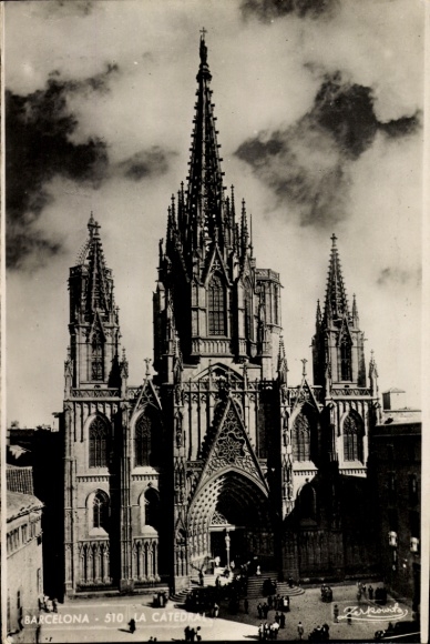 Ak Barcelona Katalonien Spanien, Kathedrale von  gotische Architektur, hohe Türme,  