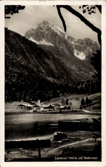 Ak Mittenwald in Oberbayern, Lautersee, Schneebedeckte Berge, See, kleine Häuser, alte Postkar...