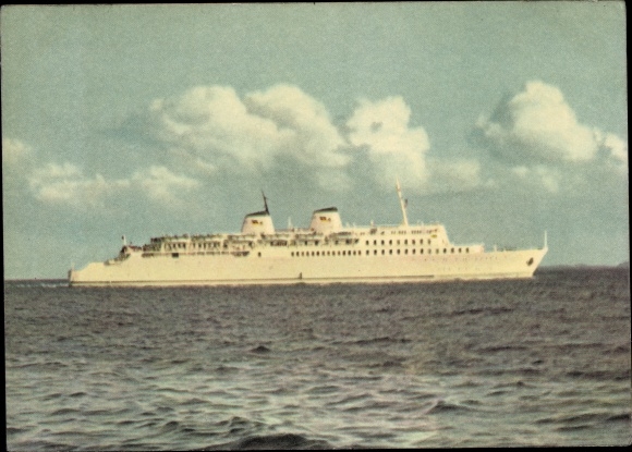 Ak DDR Großfähre Saßnitz in Fahrt, Fährschiff, Ansicht Steuerbord