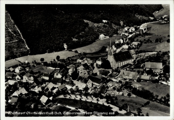 Ak Oberharmersbach im Schwarzwald Baden, Luftaufnahme  Schwarzwald, Kirchengebäude, ländliche Lan