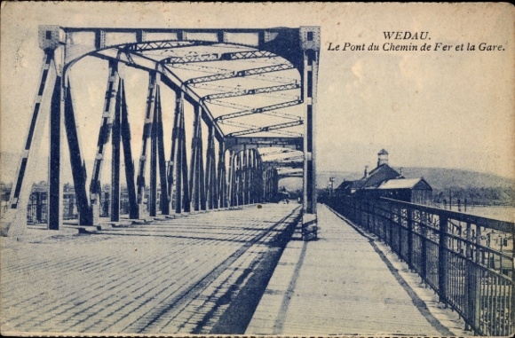 KP Wedau Duisburg w Zagłębiu Ruhry, most, linia kolejowa, stacja, czarno-biały,