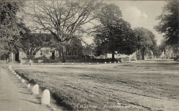 Postcard Wustrau Altfriesack Fehrbellin in Brandenburg, village street with school
