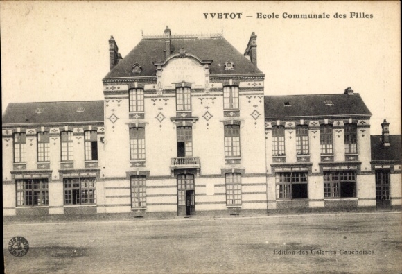 Postcard Yvetot Seine Maritime, Ecole Communale des Filles
