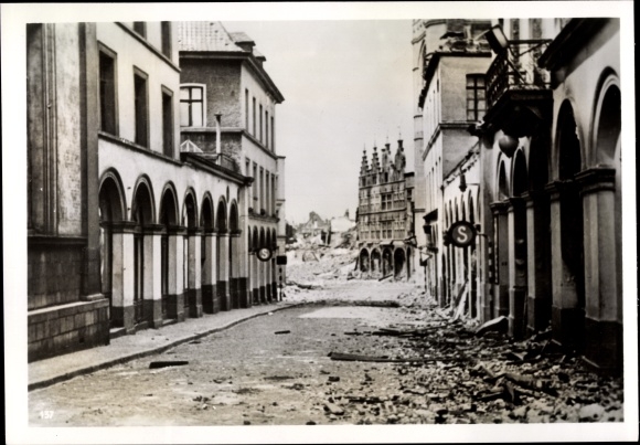 Photo Destroyed road in northern France, June 1940, war damage, II WW