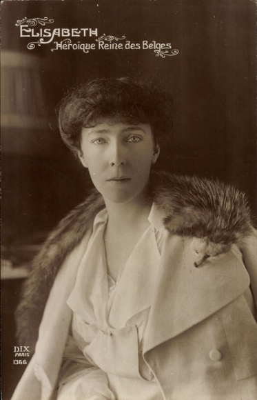 Photo Postcard Queen Elisabeth of Belgium, portrait
