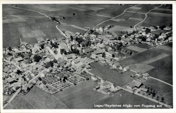 Ak Legau in Schwaben Unterallgäu, Luftbildansicht, Ortsansicht, landwirtschaftliche Flächen