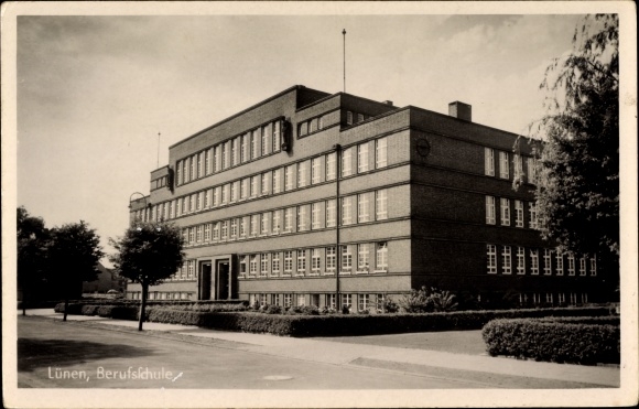 Postcard Lünen in North Rhine-Westphalia, view of the vocational school