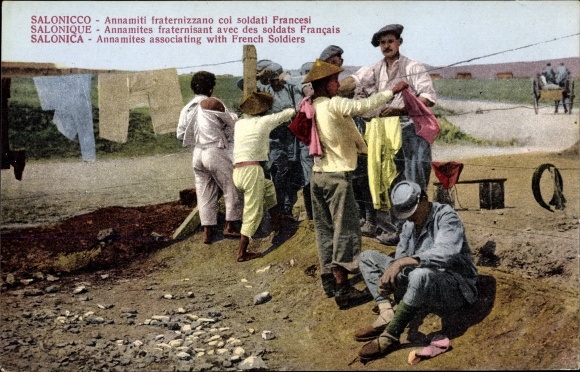 Postcard Saloniki Thessaloniki Griechenland, Annamites fraternize with French soldiers