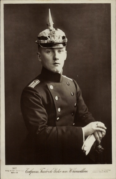 Postcard Hereditary Prince Friedrich Victor of Hohenzollern Sigmaringen, portrait, uniform, spiked helmet