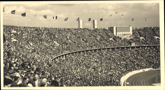 Foto Ak Olympische Spiele Berlin 1936, Olympiastadion, Ergebnistafel Diskuswerfen Männer, Zuschauer