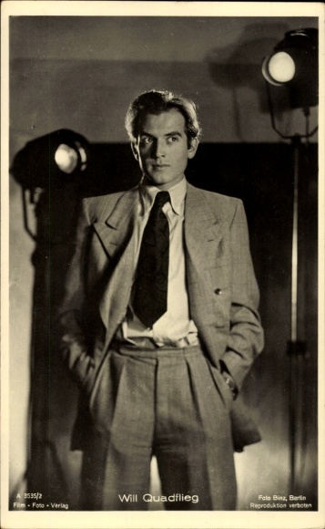 Postcard Actor Will Quadflieg, standing portrait, spotlight