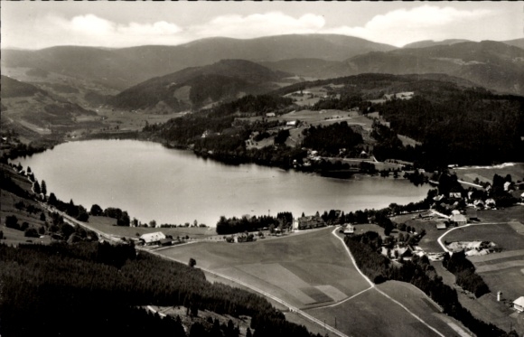 Ak Titisee Neustadt im Breisgau Hochschwarzwald, Blick auf  Berglandschaft, Wasserfläche, Wälder,