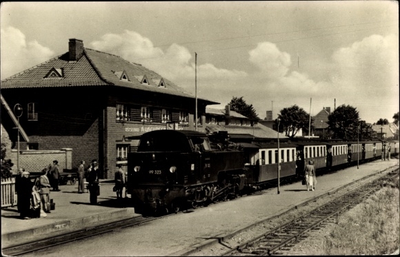 Ak Ostseebad Kühlungsborn, Bahnhof Ost, Gleisseite, Eisenbahn Molly, Dampflok