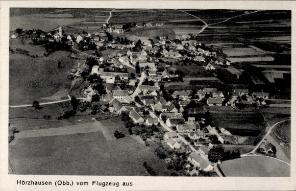 Ak Hörzhausen Schrobenhausen in Oberbayern, Luftaufnahme, Dorfansicht, Felder, historisch