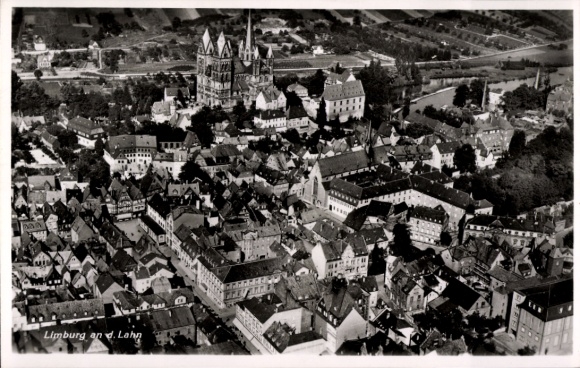 Ak Limburg an der Lahn in Hessen, Blick auf den Ort, Fliegeraufnahme