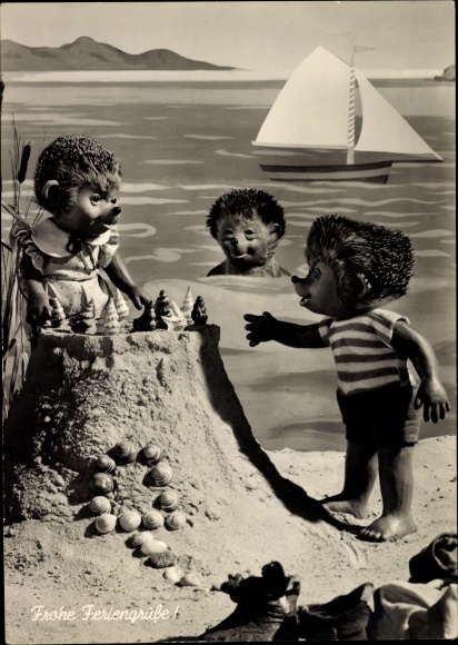 Postcard Mecki the hedgehog, on the beach, sailing boat, shells, holidays