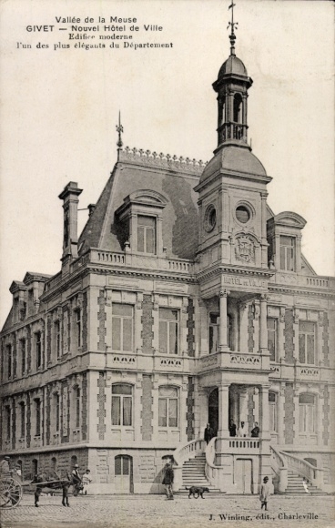 Ak Givet Ardennes, Vorderansicht eines modernen Rathauses, Vallée de la Meuse,  J. Winling, Charl