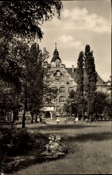 Postcard Riesa on the Elbe Saxony, Friedrich Ebert Platz, August Bebel School