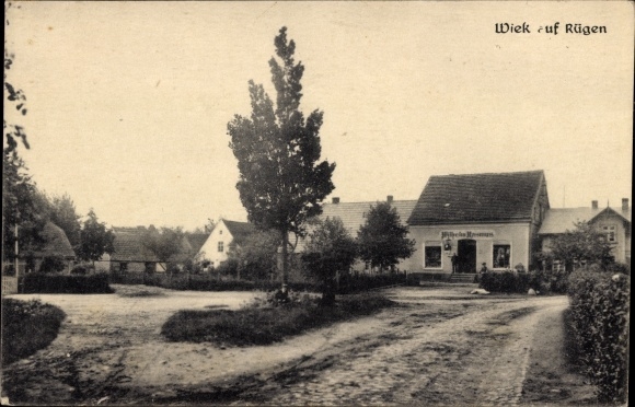 Ak Wiek op het eiland Rügen, straatgebied, winkel, huizen