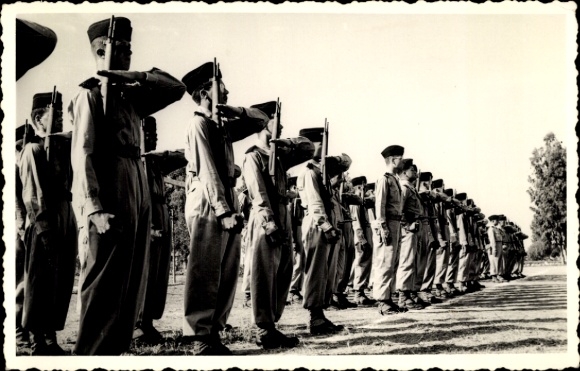 Photo French soldiers in uniforms, rifle, year 1957