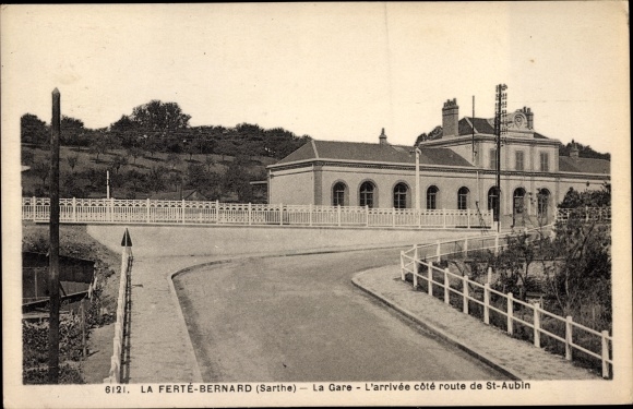 Postcard La Ferté Bernard Le Mans Sarthe, La Gare, Arrival on the road side of St. Aubin