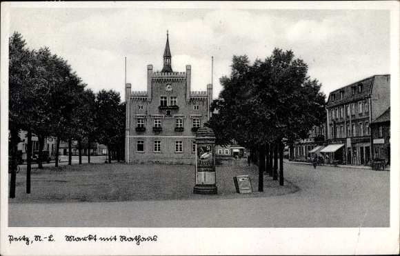 Ak Peitz in de wijk Spree Neisse, zicht op de markt met stadhuis, reclamezuil