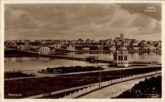 KP Reykjavík Islandia, widok panoramiczny, krajobraz miejski, powierzchnia wody, chmury, architektura