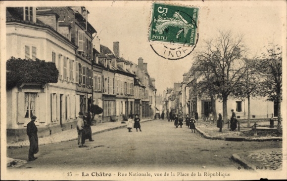 PC La Châtre Indre, street with houses, postmark, stamp, groups of people