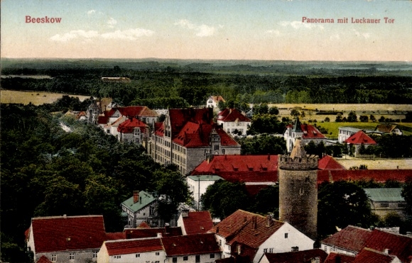 Ak Beeskow in der Mark, Panorama mit Luckauer Tor, Stadtansicht,  Gebäude
