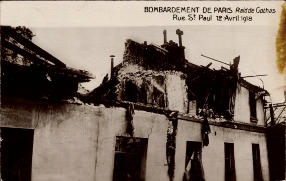 Photo Postcard Paris IV, Bombing of Paris, Attack on Gothas, Rue St. Paul, April 12, 1918
