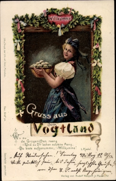PC Vogtland, woman in costume, dumplings