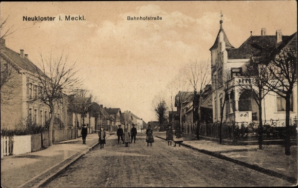 Postcard Neukloster in Mecklenburg, Bahnhofstrasse