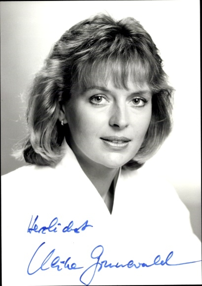 Photo filmmaker and presenter Ulrike Grunewald, portrait, autograph