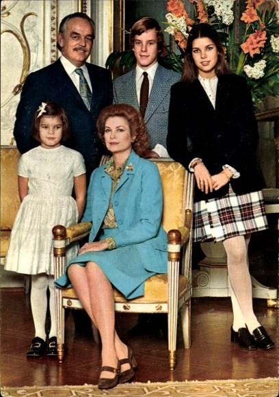Postcard Rainier III, Prince of Monaco, Princess Grace, Prince Albert, Princesses Caroline, Stéphanie