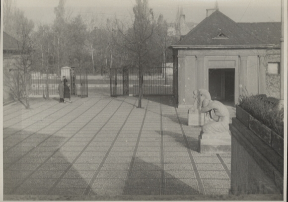 Original Fotos Berlin Wilmersdorf, Krematorium, um 1945/48, ca. 12 x 17 cm