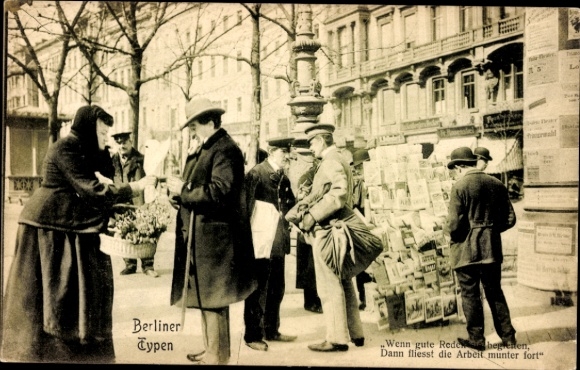 Postcard Berlin Mitte, Berlin city types, newspaper seller, stand, ladies and gentlemen