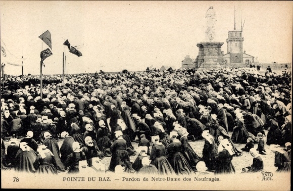 KP La Pointe du Raz Plogoff Finistère, Pardon de Notre-Dame des Naufragés, duży tłum, F