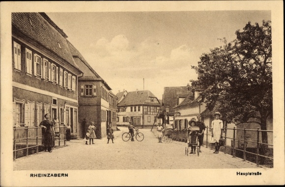 KP Rheinzabern Nadrenia Palatynat, główna ulica, przechodnie