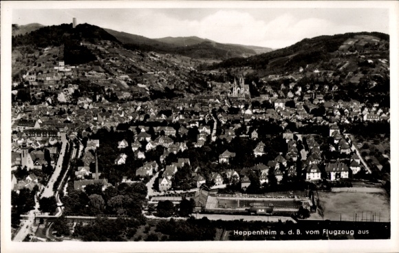 Ak Heppenheim an der Bergstraße, Luftaufnahme von  Berge im Hintergrund, Stadtansicht