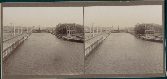 Stereo photo Panama, canal, lock, world trip 1914