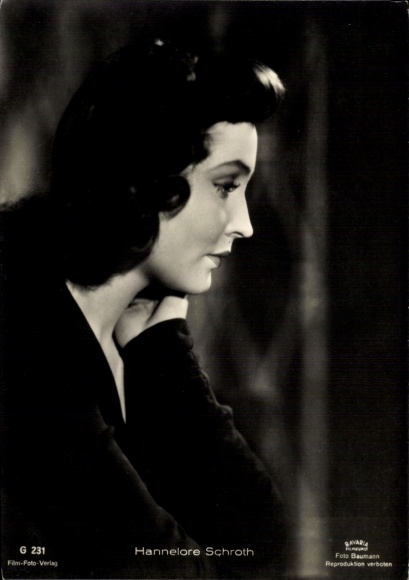 Ak-actrice Hannelore Schroth, portret in profiel
