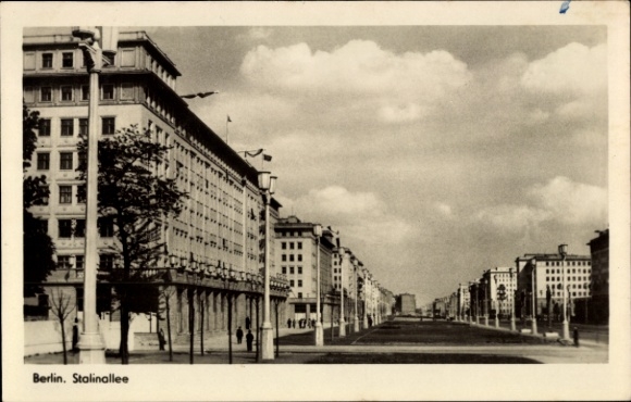 Postcard Berlin Friedrichshain, Stalinallee