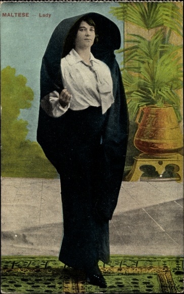 Postcard Malta, Maltese lady, woman in folk costume