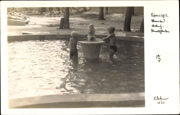 Ak Villach in Kärnten, Kinder im Plantschbecken, Freibad