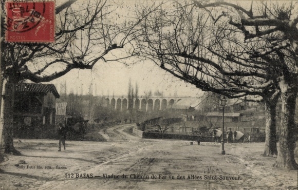 Postcard Bazas Gironde, Viaduc du Chemin de Fer, Allées Saint-Sauveur, quiet street, trees