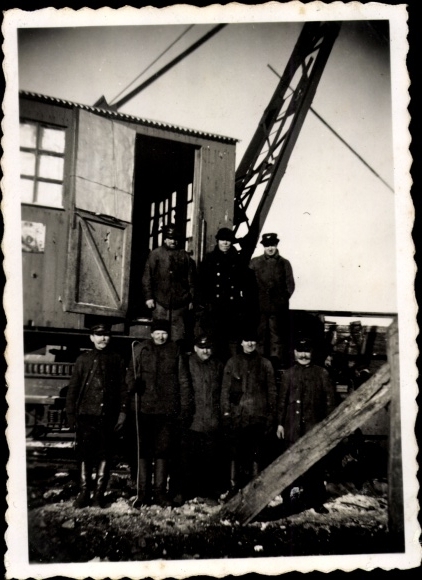 Photo Poland, workers in front of a coal crane