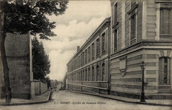 Ak Niort Deux Sèvres, Lycée de Jeunes Filles, Straße, Laterne, Bäume
