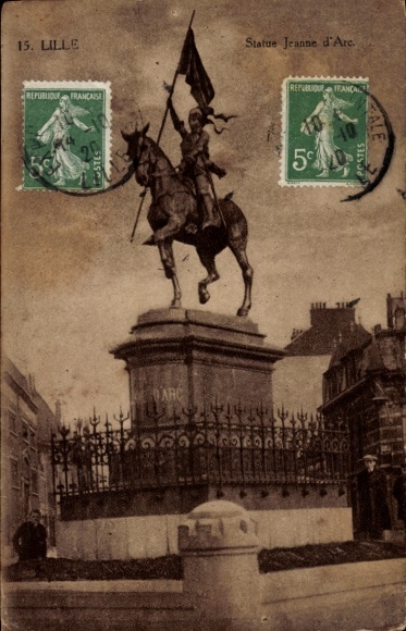 Ak Lille Nord, Statue Jeanne d'Arc, Reiterstatue,  grüne Briefmarken