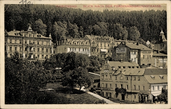 Postcard Mariánské Lázně Marienbad Region Karlovy Vary, view of Ferdinandbrunnstrasse, building, hotel,